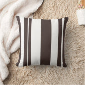 白と濃い茶色のストライプの装飾用クッション クッション (ブランケット)
