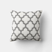 白と灰色のイカットクローバー幾何学的パターン クッション (裏面)