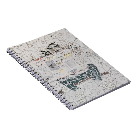 白と灰色のコンクリート壁の白のプリンタ紙 ノートブック (右側)