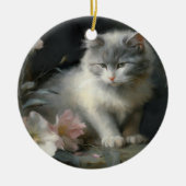 白と灰色の子猫の花を連れて セラミックオーナメント (正面)