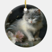 白と灰色の子猫の花を連れて セラミックオーナメント (裏面)