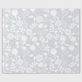 白と灰色の様式化されたバラと花のパターン ラッピングペーパー (フラット)