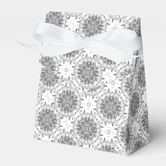 白と灰色の民俗学オーナメントダマスク フェイバーボックス (正面サイド)