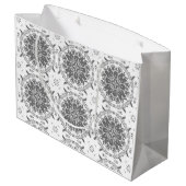 白と灰色の民俗学オーナメントダマスク ラージペーパーバッグ (裏面アングル)