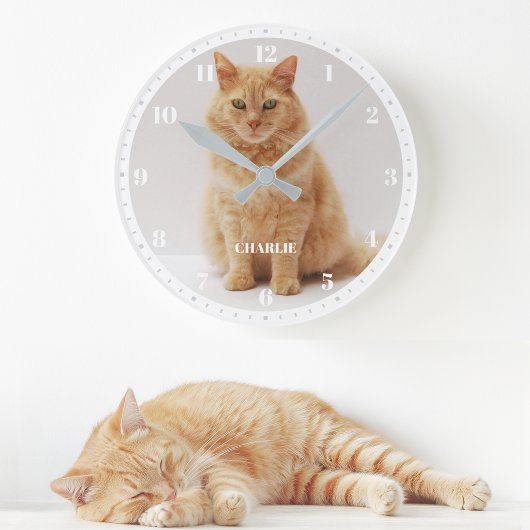 白と灰色の猫の写真入り オーダーネームと数字 ラウンド壁時計