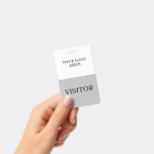 白と灰色の縦書きの訪問者カスタマイズID  バッジ (手持ち)