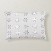 白と灰色の雪片アクセント枕
