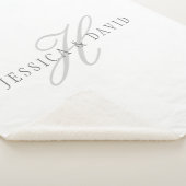 白と灰色 |カップルの名前と姓モノグラム シェルパブランケット (3/4)