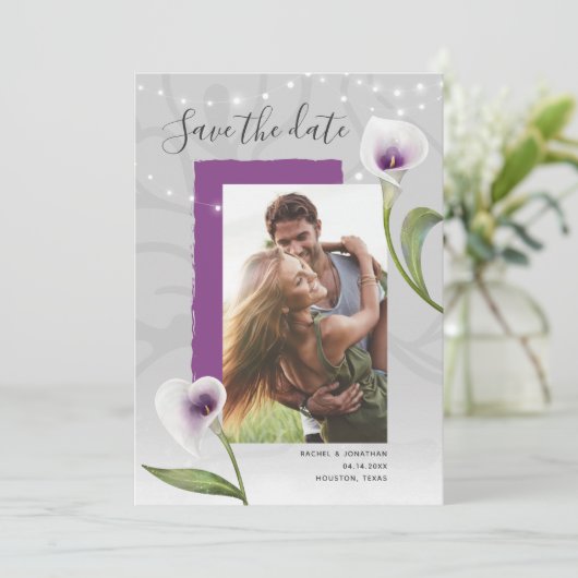 白と紫のカラユリの結婚式の日付を保存 案内状 (スタンド正面)