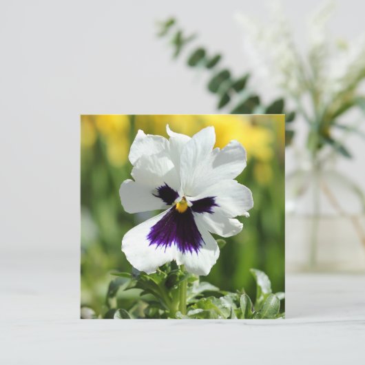 白と紫のパンジーブライダルシャワーの招待 招待状 (スタンド正面)