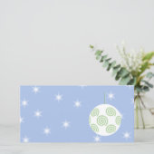 白と緑のクリスマスバウブル。スターリーブルー。 シーズンカード (スタンド正面)