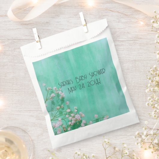 白と緑のベビーで開花ベビーシャワー フェイバーバッグ (クリップ留めされた状態)