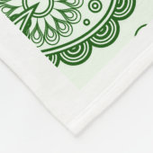 白と緑のヴィンテージガーリーフローラペイズリー フリースブランケット (角)