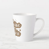 白と茶色のコーヒーカップ カフェラテマグ (右)