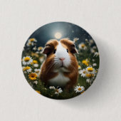白と茶色のモルモットの月とデイジー 缶バッジ (正面)
