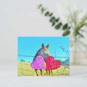 白と茶色の馬のバレンタインハート シーズンポストカード (スタンド正面)