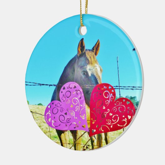 白と茶色の馬のバレンタインハート セラミックオーナメント (左)