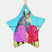 白と茶色の馬のバレンタインハート セラミックオーナメント (左)