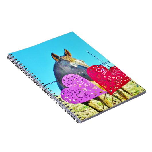 白と茶色の馬のバレンタインハート ノートブック (右側)