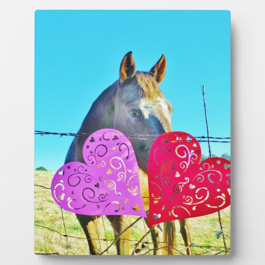 白と茶色の馬のバレンタインハート フォトプラーク (正面)