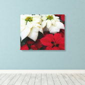 白と赤のポインセティアスIIクリスマスホリデー キャンバスプリント (インサイチュ (ウッドフロア))