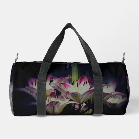 白と赤のユリのパーソナライズされた花 ダッフルバッグ (裏面)