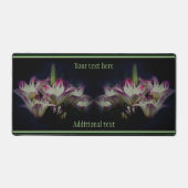 白と赤のユリのパーソナライズされた花 デスクマット (正面)