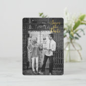 白と金ゴールド日付を保存する筆記体タイポグラフィ 招待状 (スタンド正面)