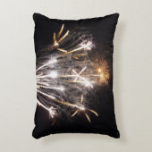 白と金ゴールド花火II愛国的お祝い アクセントクッション (正面(垂直))