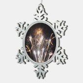 白と金ゴールド花火II愛国的お祝い スノーフレークピューターオーナメント (右)