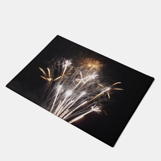 白と金ゴールド花火II愛国的お祝い ドアマット (アングル)