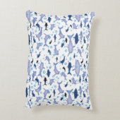 白と青のサメのシルエット模様 アクセントクッション (裏面(縦))