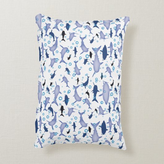 白と青のサメのシルエット模様 アクセントクッション (裏面(縦))