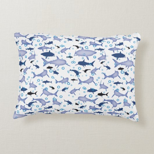 白と青のサメのシルエット模様 アクセントクッション (裏面)