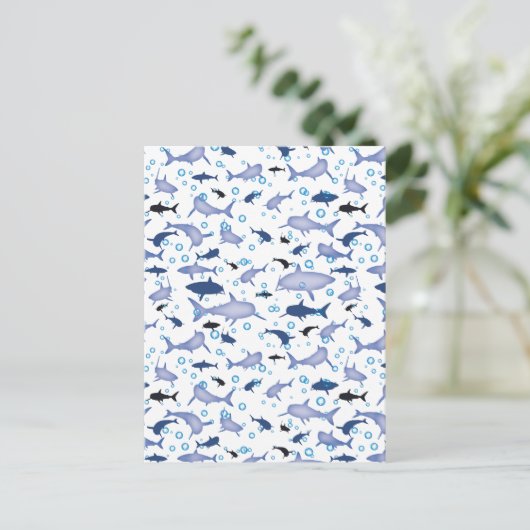 白と青のサメのシルエット模様 ポストカード (スタンド正面)
