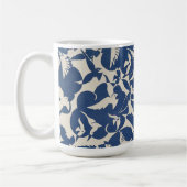 白と青のハトのヴィンテージデザイン コーヒーマグカップ (左)