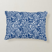 白と青の熱帯性葉反復パターン アクセントクッション (裏面)