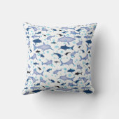 白と青の繰り返しモチーフ |サメのパターン クッション (裏面)