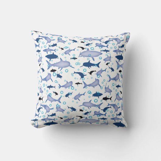 白と青の繰り返しモチーフ |サメのパターン クッション (正面)
