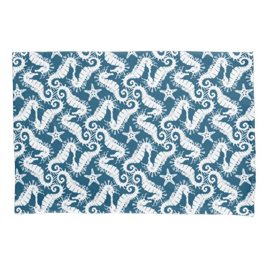 白と青の繰り返しモチーフ |シーホースのパターン 枕カバー (正面)