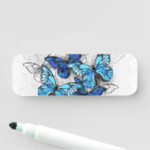 白と青の蝶の構成 名札 (インサイチュ)