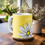 白と黄のお洒落デイジーカスタム文字 コーヒーマグカップ<br><div class="desc">禅とヒバお洒落スターの芸術作品。名前、モノグラムまたは他の文字を追加でカスタムきる。変更をもし行うには、アクリックートをのまわりにボタンに移す必要カスタマイズがある。</div>