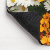 白と黄色のデイジー マウスパッド (コーナー)