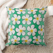 白と黄色のハワイアンプルメリア花オン緑 クッション (ブランケット)