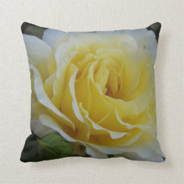 白と黄色のバラ クッション