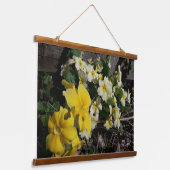 白と黄色の庭の花 吊り下げ型タペストリー (傾斜あり)