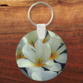 白と黄色の花がクローズアップ キーホルダー (正面)