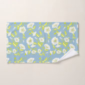 白と黄色の花が灰色の上にパターン化 バスタオルセット (ハンドタオル)