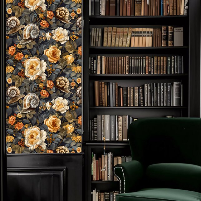 白と黄色の花を持つ暗いアカデミカタツムリ 壁紙 (Dark Academia Snails with White and Yellow Flowers Wallpaper in a library.)