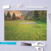 白と黄色の花畑がある日没の農場 薄葉紙 (クラフト)